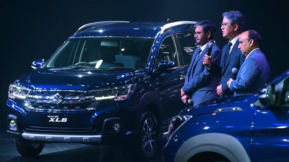 This image depicts three men introducing Maruti electric cars by 2030