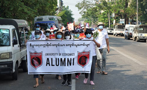 Alumni association of a school participating in its activities